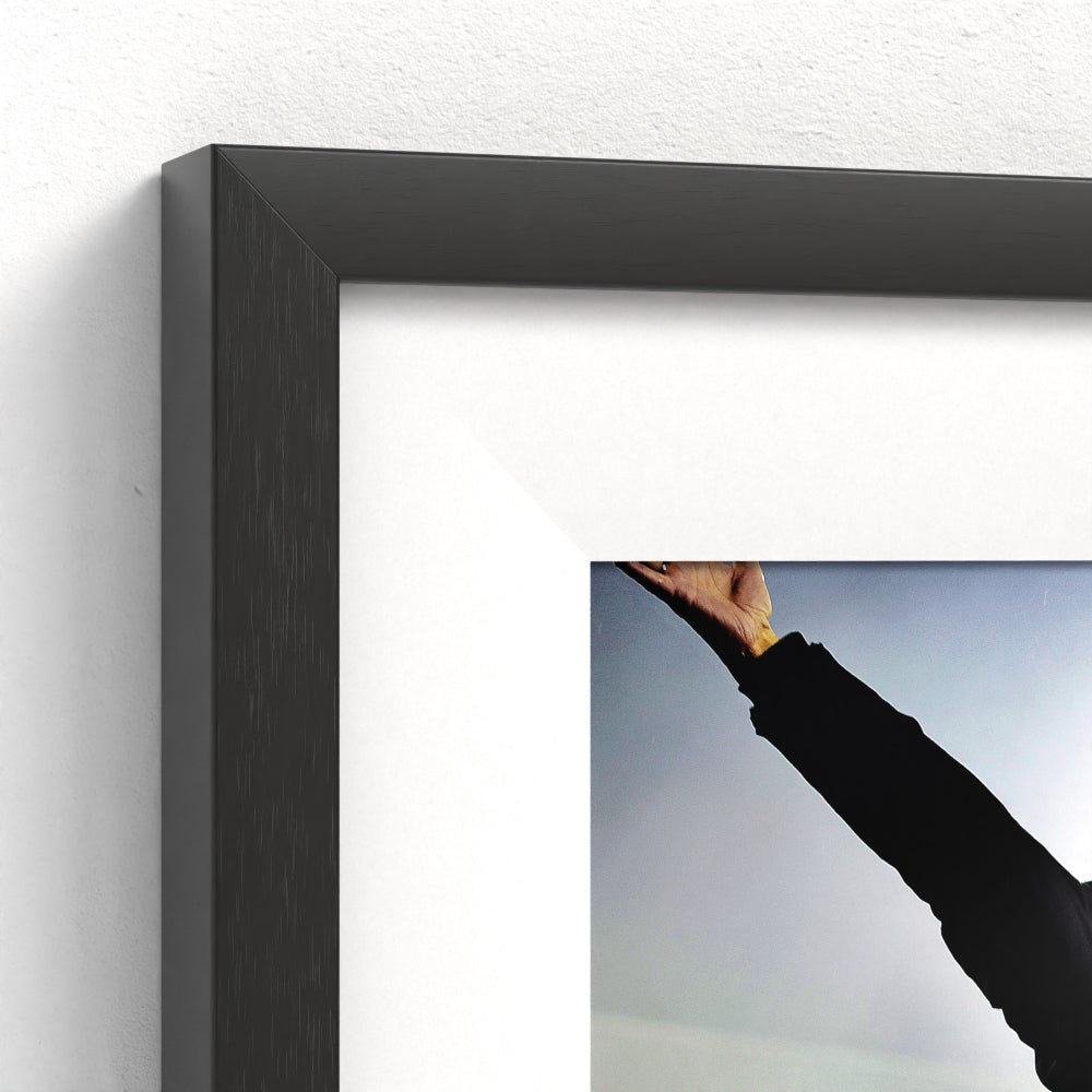 Sportfoto 'Peter Bosz gaat de lucht in' ingelijst - afbeelding 3